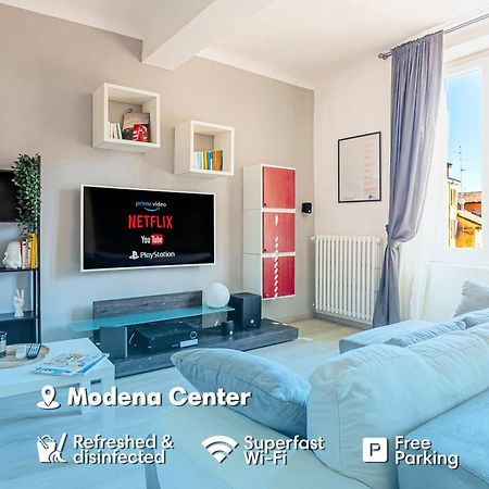 Luxury Apartment Next To The Francescana Modena Bagian luar foto