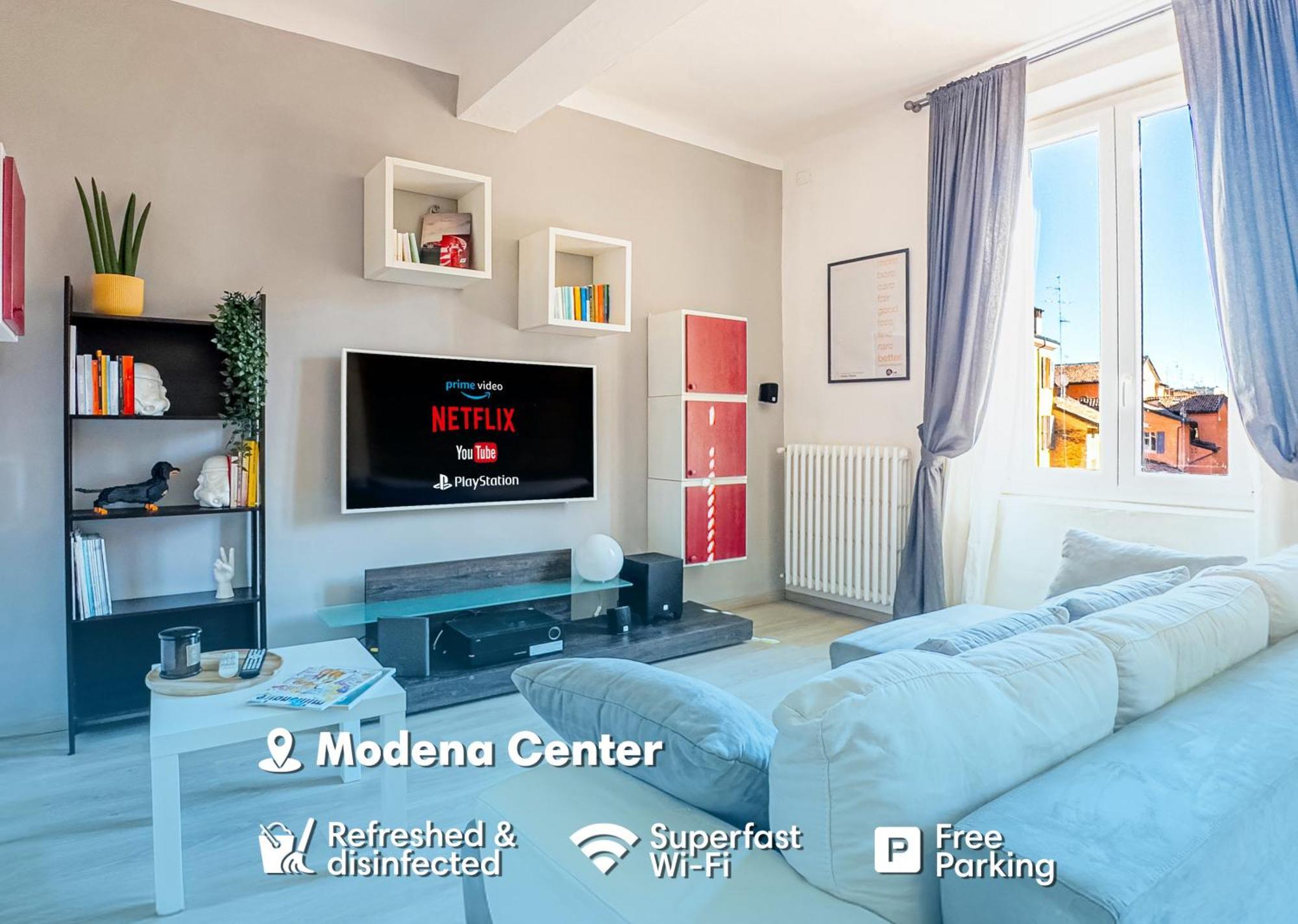 Luxury Apartment Next To The Francescana Modena Bagian luar foto
